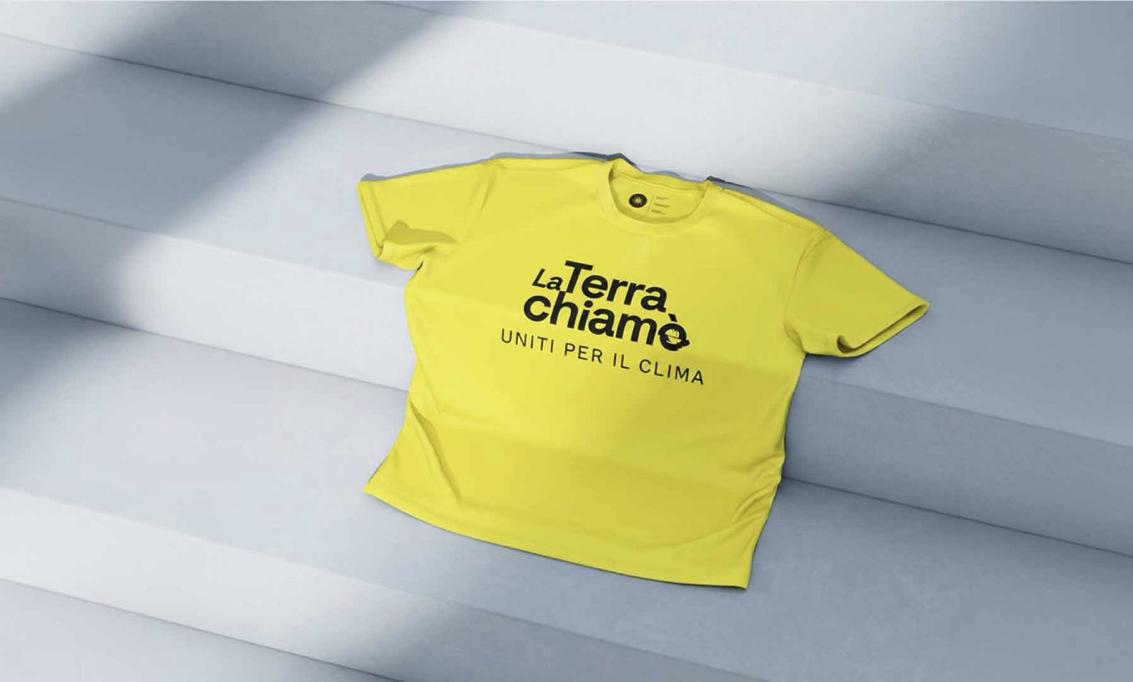 T-shirt gialla La Terra chiamò